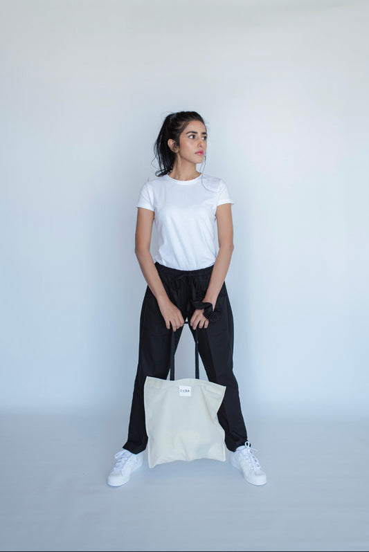 The DASA black linen pants are the perfect comfort at home or to go out in. The drawstring waistband gives it an elasticated fit - easy to move around in - good for the at home yoga/meditation practice. 