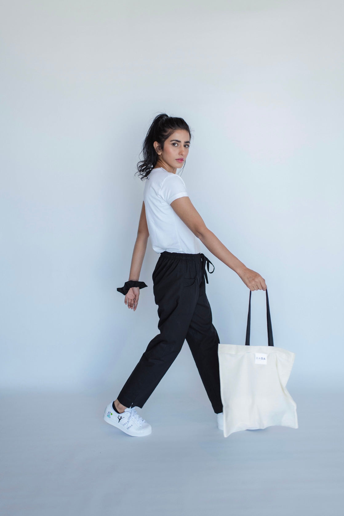 The DASA black linen pants are the perfect comfort at home or to go out in. The drawstring waistband gives it an elasticated fit - easy to move around in - good for the at home yoga/meditation practice. 